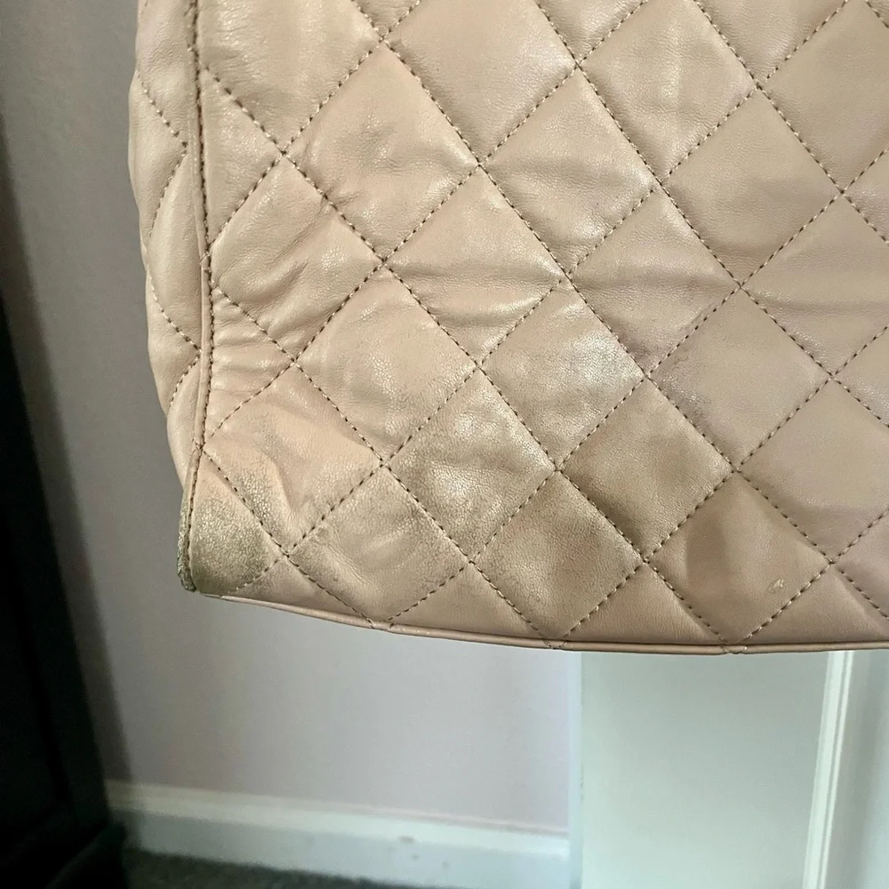 Michael Kors Quilted Tan Shoulder Bag - Picture 3 of 5
